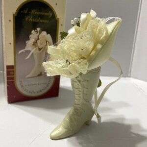 RARE Vtg 1989 Kurt Adler Pocelain Christmas Ornament White Boot w/ Flowers Box